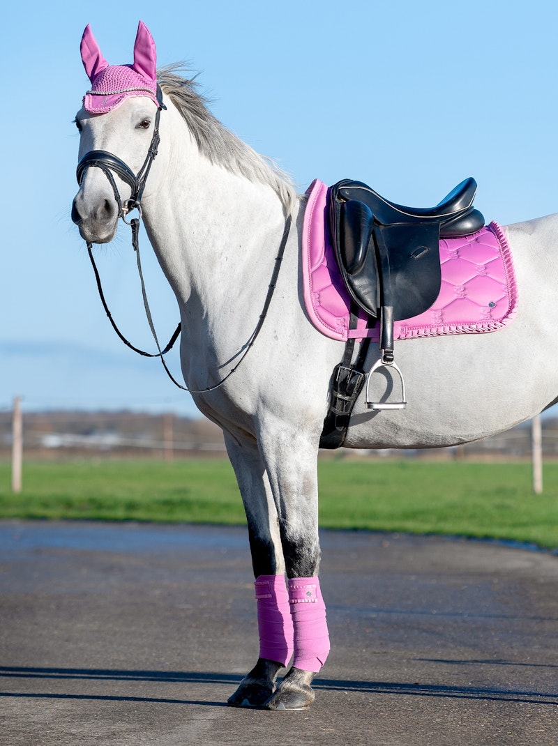How to wear it Saddle Pad Dressage Ruffle Pearl