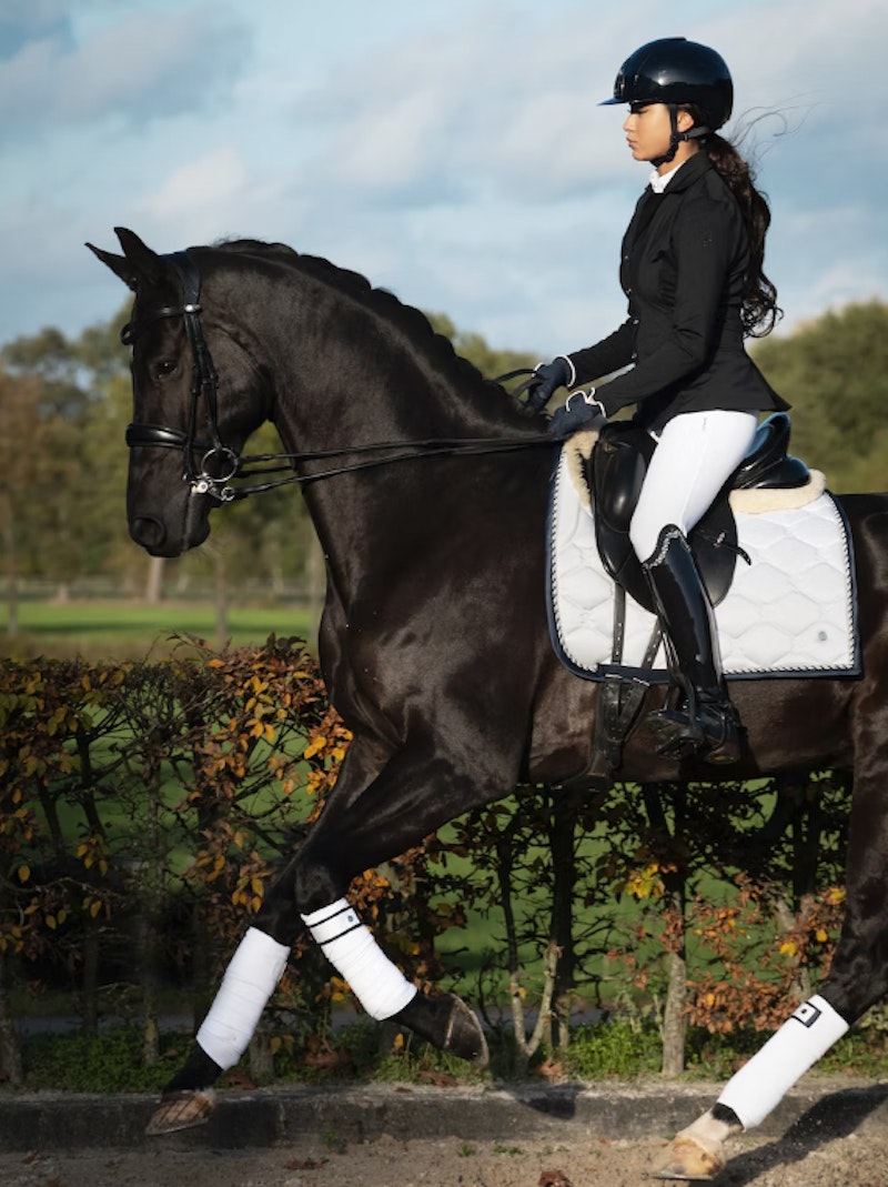 How to wear it Saddle Pad Dressage Signature