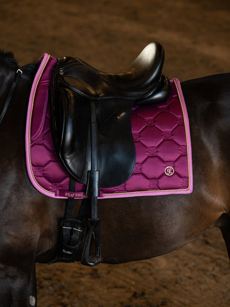 The Essence Dressage Saddle Pad • PS of Sweden