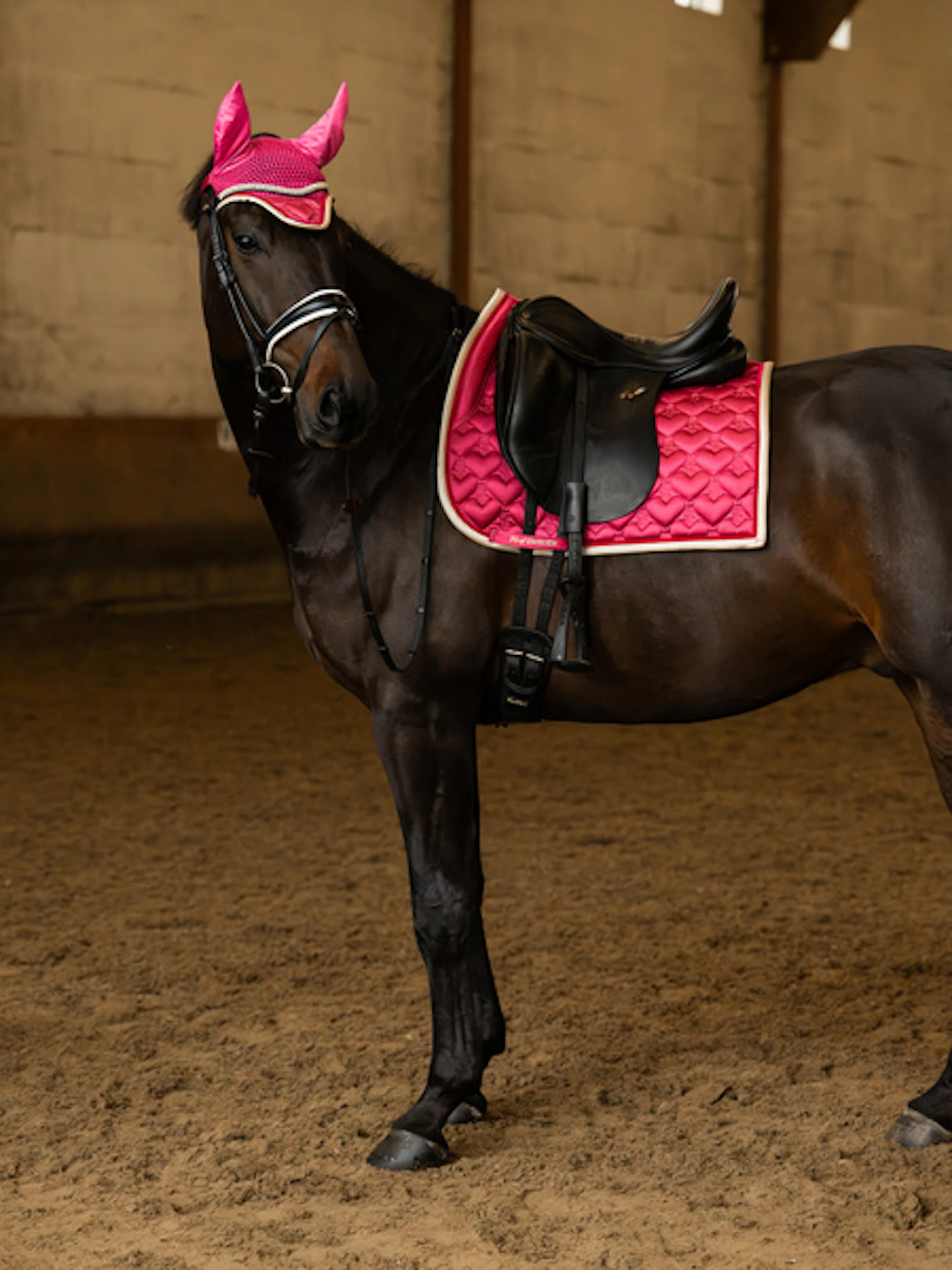Heart Dressage Saddle Pad + Ear Bonnet Thrill Pink Heart Dressage Saddle Pad + Ear Bonnet Thrill Pink