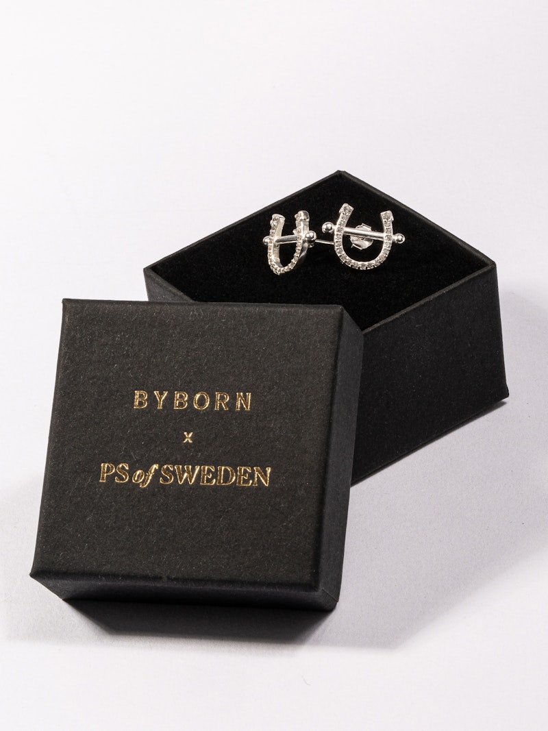 PS of Sweden X Byborn. Pierced horseshoe örhänge