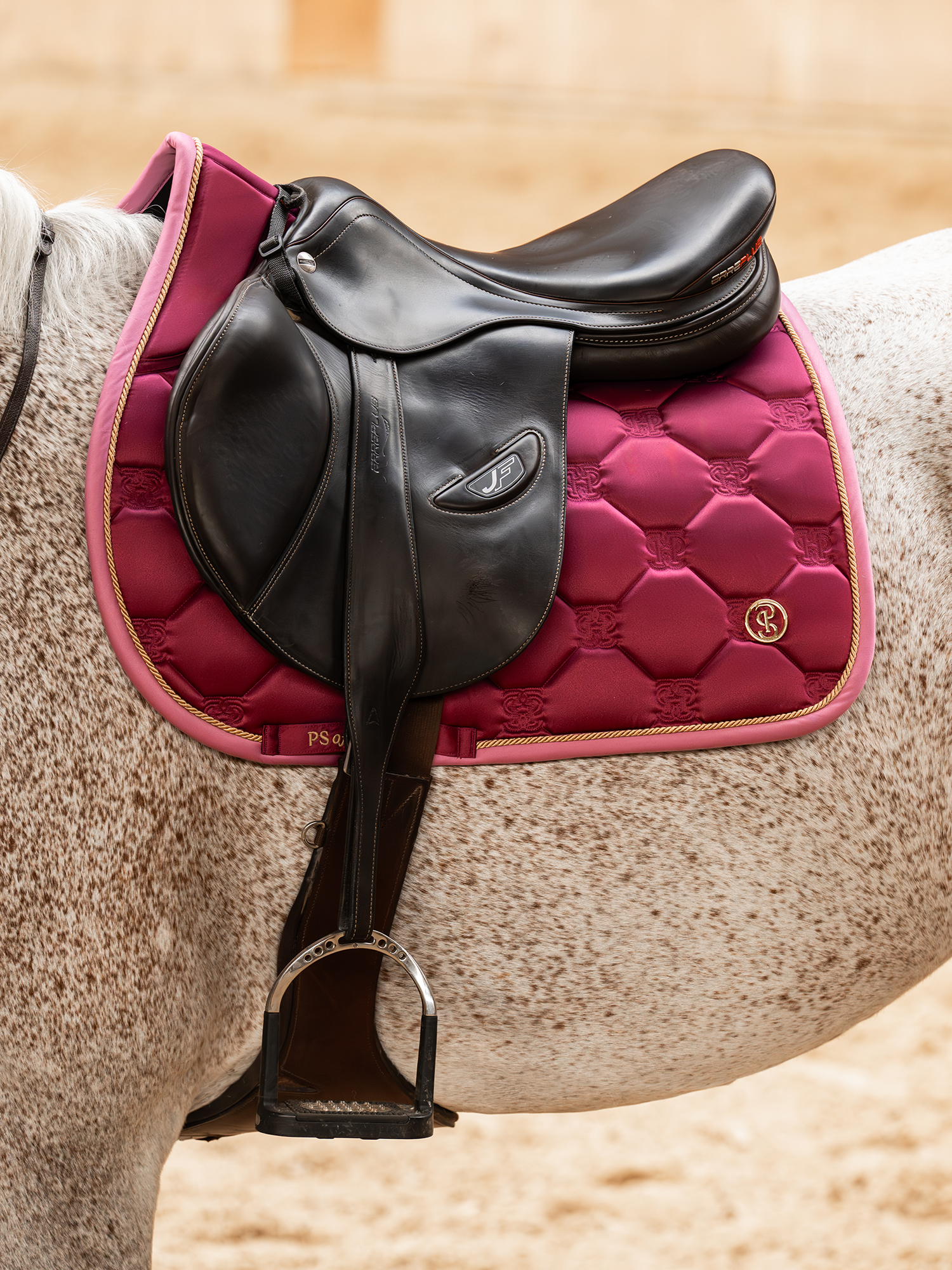 The Essence Jump Saddle Pad
